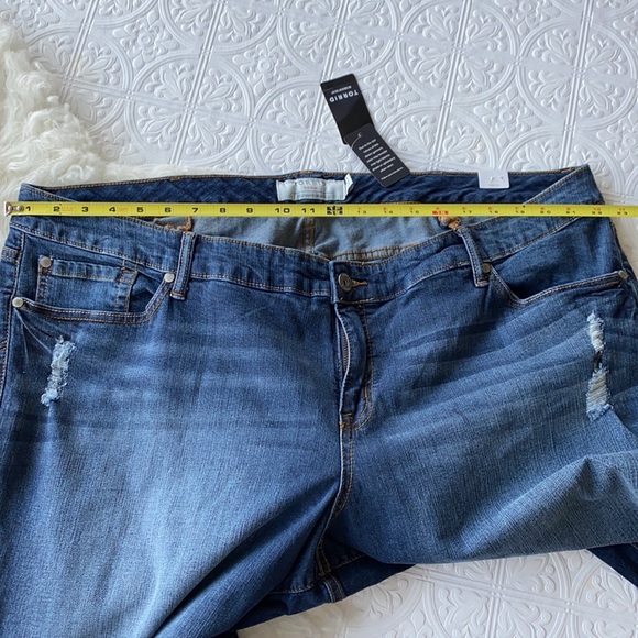 Torrid women’s cropped denim jeans. Torrid 24 jean - Picture 8 of 8